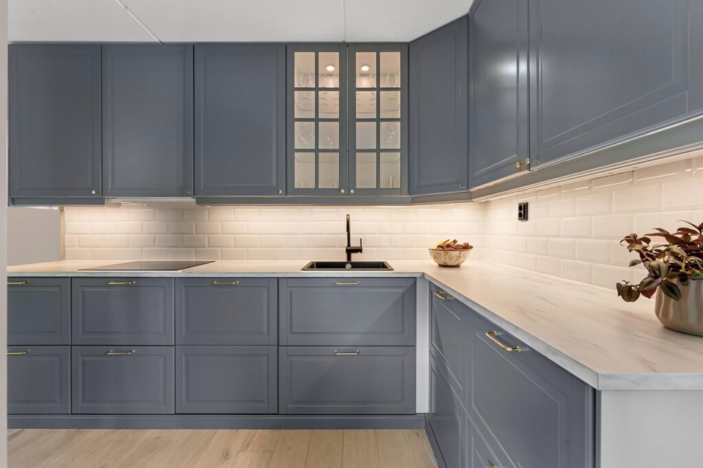 klasyczne uchwyty mocowane do frontu